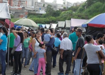 El precio de la Canasta Básica Familiar (CBF) de abril de 2017 es Bs. 1.214.020,20. Aumentó Bs. 145.376,95 (3.6 salarios mínimos), 13,6 % con respecto a marzo de 2017, cuando se necesitaban 40.467,34 bolívares diarios para cubrir su costo
