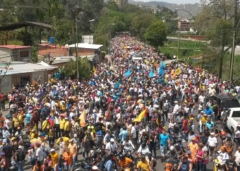 Cada vez son mayores las represiones que sufren los manifestantes, que con coraje singuen saliendo a las calles