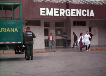 En horas de la tarde de este miércoles, una comisión de la GNB trasladó a uno de su detenidos en la sede de Intevep al hospital Victorino Santaella