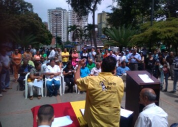 Documento fue aprobado por unanimidad durante el Cabildo Abierto efectuado en plaza Guaicaipuro la mañana del martes.