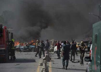 La explosión fue tan fuerte que sacudió una gran parte de la ciudad, causando pánico entre la población y rompiendo puertas y ventanas.