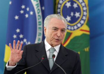 El Gobierno de Brasil declaró el martes persona “non grata” al encargado de negocios de Venezuela en Brasil, Gerardo Antonio Delgado Maldonado, quien es el principal representante diplomático de Caracas en el país.  Reuters  El Ministerio de Relaciones Exteriores de Brasil informó que la decisión es una respuesta a una medida similar que afectó al representante de Brasilia en Venezuela.  En un comunicado el sábado, el ministerio brasileño había advertido que, si se confirmaba la decisión de expulsar a su embajador de Venezuela, aplicaría las “medidas de reciprocidad correspondiente”.  Venezuela actualmente no tiene un funcionario que ocupe el cargo de embajador en Brasilia.