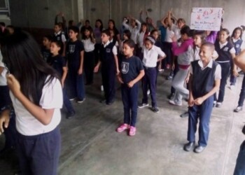 En la sede de la Zona Educativa de Miranda de Los Teques los asistentes realizaron una bailoterapia y cerraron con salsa casino