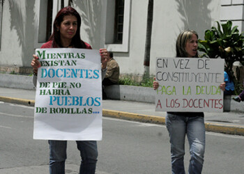 Maestros tomaron la plaza Bolívar  para exigir pagos. Foto: Deisy Peña