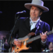 Bob Dylan aceptó el premio Nobel de Literatura, por lo que podrá cobrar el premio de 923.000 dólares, confirmó la Academia Sueca a la agencia AFP