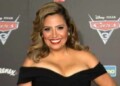 Cristela Alonzo creció escuchando que las mujeres de su familia solo cortaban cabello o limpiaban cuartos de motel, y en esa vida se inspiró el personaje del auto amarillo Cruz Ramírez, al que ella da voz en "Cars 3"