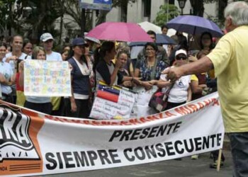 Las estaciones del Metro Independencia, Ali Primera y Guaicaipuro, así como la redoma de El Tambor en la capital mirandina, fueron este jueves escenario de protestas pacificas en contra de la Constituyente convocada por el presidente Nicolás Maduro.