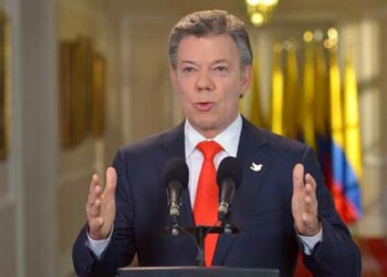 Santos dice tener cosas más importantes que hacer que conspirar contra Maduro