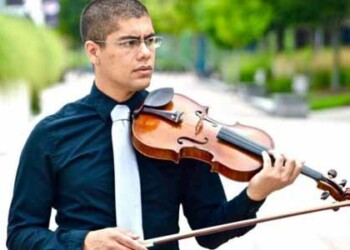 Gustavo Briceño egresó en 2016 del Master of Music in Violin Performance de la State University of New York at Purchase, donde obtuvo el “Premio a la Excelencia del Presidente”, la beca más alta que da la universidad