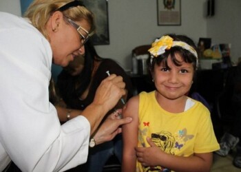 Escasez de vacunas preocupa a los padres de niños menores de un año. Foto: Deisy Peña.