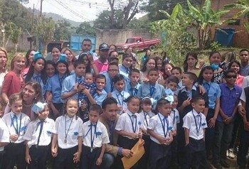 Estudiantes de Las Cadenas culminaron una etapa escolar. Foto: Deysi Peña