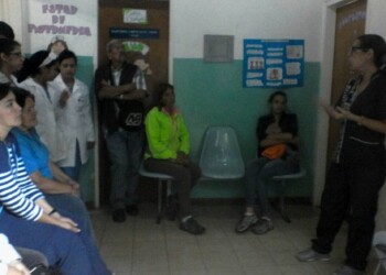 Durante toda la semana los vecinos del ambulatorio de Los Nuevos Teques reciben charlas acerca de temas de salud. Fotos: Deisy Peña