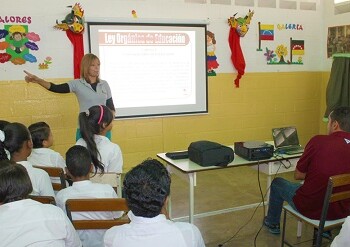 Alto costo de colegios privados llevó a los padres y representantes a inscribir a los alumnos en planteles públicos. Foto: Irbel Useche