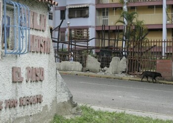 Romelia Cuenci  explicó el problema de agua en El Paso. Foto: Deysi Peña