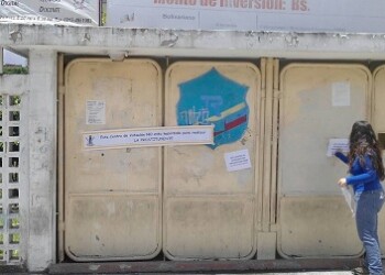 Mensajes contra la consulta del 30Jul fueron colgados en colegios