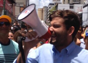 González: “A esta hora -5:00pm- el fraude constituyente ha contado con la participación de menos de 18 mil personas”.