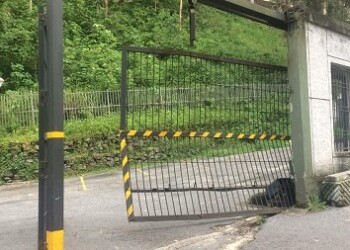 Este viernes comunidad limpió destrozos causados por uniformados