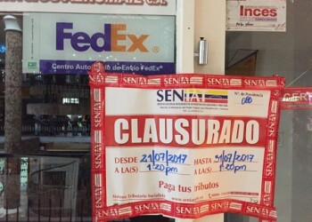 El viernes una docena de tiendas fueron cerradas solamente en La Cascada.