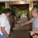 Alcalde recorrió junto a los vecinos las zonas dañadas por la GNB la noche del lunes.