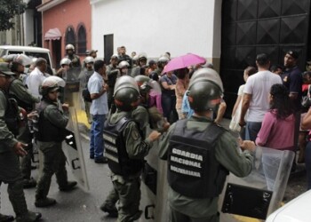 El grupo de manifestantes fue desplazado por la GNB