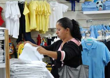 Los comerciantes sostienen que los precios son consecuencia de la inflación y la crisis económica