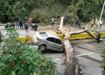 Dos personas resultaron heridas la tarde de este domingo