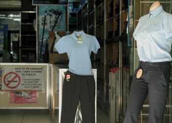 Un padre puede gastar hasta Bs 150 mil en un  uniforme para alumnos de primaria. Foto: Deysi Peña