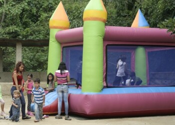 Unos 50 niños participaron en la fiesta que organizó el consejo comunal. Foto: Deysi Peña