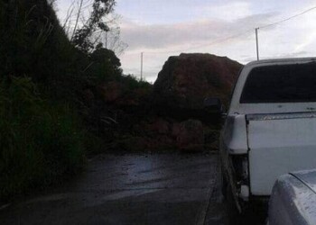 “Atrapados” quedaron vecinos de la parroquia guaicaipureña.
