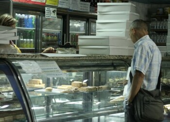 Continúa la escasez de harina de trigo, lo que afecta las ventas en panaderías Foto: Deisy Peña.