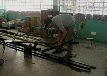 Realizan reparaciones en la UEE Ocumare del Tuy. Foto: Deysi Peña