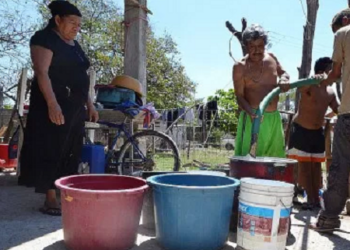 Vecinos de Guaremal no descartan cerrar las vías por fallas en el suministro de agua. Foto: Deisy Peña