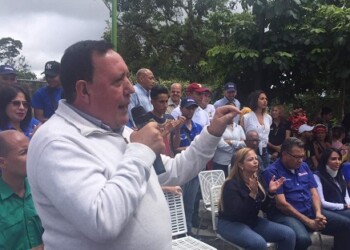 Rodríguez: “También nos deberían explicar cómo le cancelan 60 millones de dólares a una empresa en la que ahora dicen que no confían”.