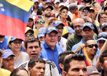 El alcalde de Carrizal formalizó ayer su candidatura a la Gobernación de Miranda.