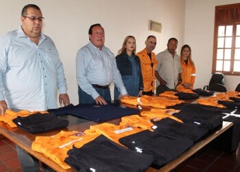 Rescatistas carrizaleños reciben nuevos uniformes