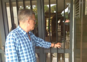 Alcalde recorrió los edificios afectados durante represión del domingo.