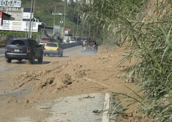 Conductores exigen al Gobierno Nacional garantizar mantenimiento de la principal arteria vial de los Altos Mirandinos. Foto: Deysi Peña