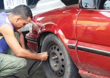 Transportistas pagan de Bs 10 mil en adelante por parches para chivas Foto: Deysi Peña
