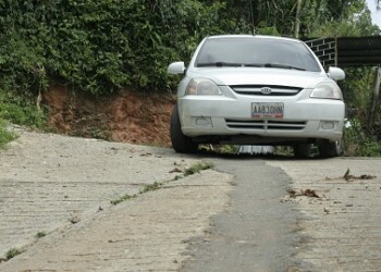Calles de La Mora están destrozadas Foto: Deysi Peña