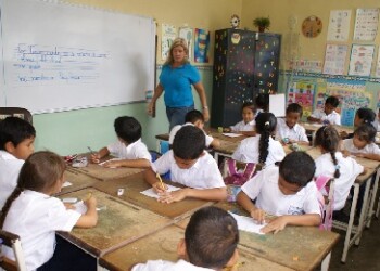 Gran cantidad de alumnos dejaron los colegios privados Foto: Irbel Useche