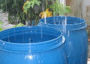 Recogen agua de la lluvia antes falla en suministro por parte de Hidrocapital.