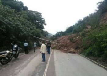 Fuertes precipitaciones provocaron derrumbe que incomunicó Altos Mirandinos