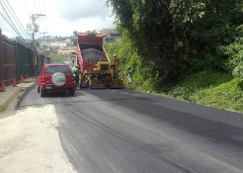 Alcaldía de Carrizal asfalta las carreteras más afectadas para el buen tránsito de los carrizaleños