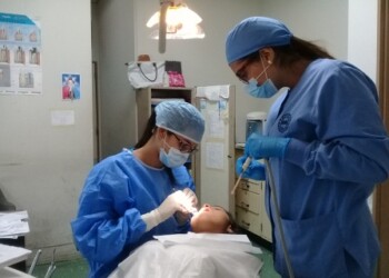 Cuenta con cinco odontólogos profesionales en la Salud Bucal