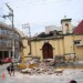 "Son 61 personas que lamentablemente fallecieron", de las cuales 45 en el estado de Oaxaca, 12 en Chiapas y cuatro en Tabasco, dijo el presidente Enrique Peña Nieto desde la ciudad de Juchitán, la más golpeada por el sismo, con 36 de fallecidos hasta ahora. 
AFP