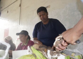“Olla Solidaria” recibe cada viernes a cientos de vecinos altomirandinos