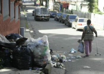 Vecinos destacaron que el camión del aseo urbano pasa una vez a la Cuaresma