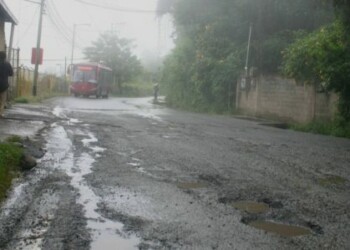 Conductores se quejaron por el mal estado de la carretera