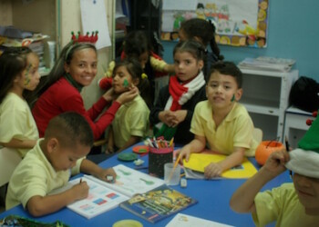 Precisan varias reparaciones ya que hay filtraciones en el área del comedor, pisos de arriba y en el área de educación física