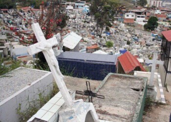 Madre denunció que la tumba de su hijo la destrozaron